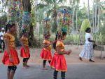 Eine Gruppe beim Perahera Umzug in Marawila