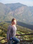 Rahel auf dem Berg vor Bergen