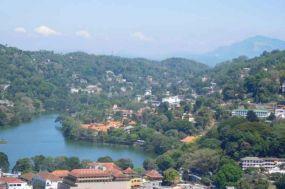 Die schöne Stadt Kandy von oben