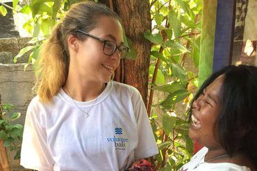 Freiwillige Lily Teglasy